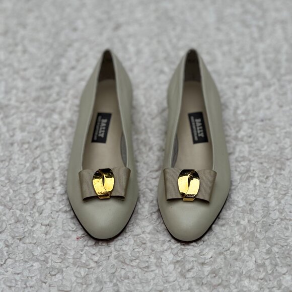 Bally Made in Switzerland Cream Leather Flats | Gold Bow Detail | Size 6 - Picture 4 of 5